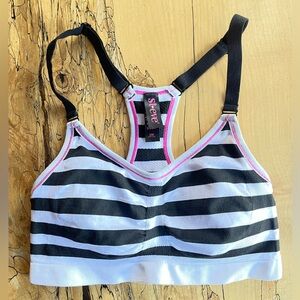 St Eve Women’s Black & White Striped Leisure Bra